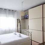 Housmart Isonzo 6 *