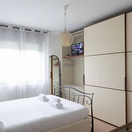 Housmart Isonzo 6 *
